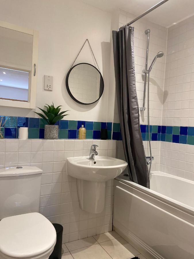 2 Bedroom, 2 Bathroom Apartment With Free Parking In A Great Location 剑桥 外观 照片