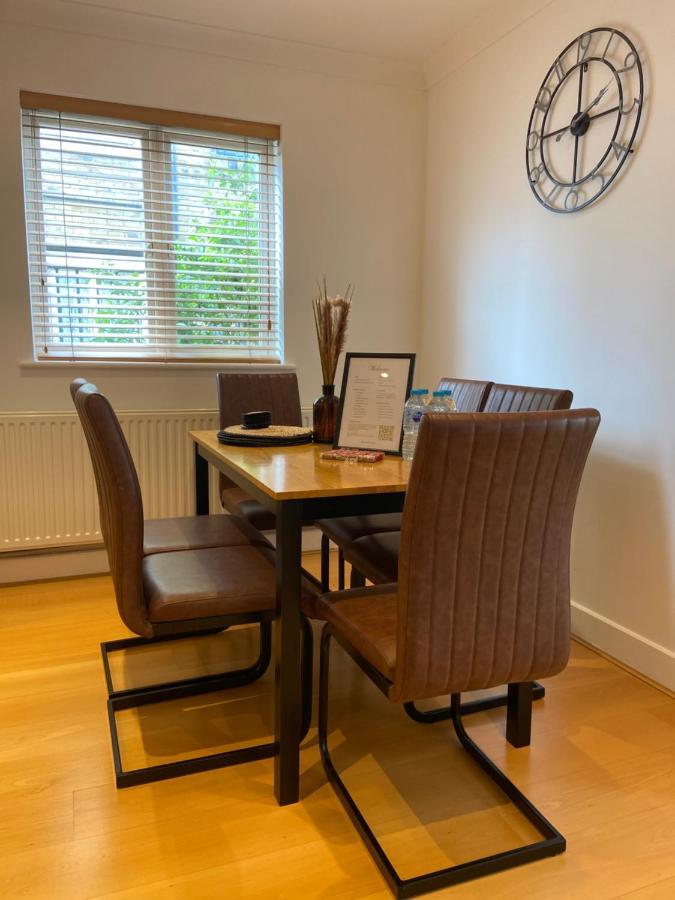 2 Bedroom, 2 Bathroom Apartment With Free Parking In A Great Location 剑桥 外观 照片
