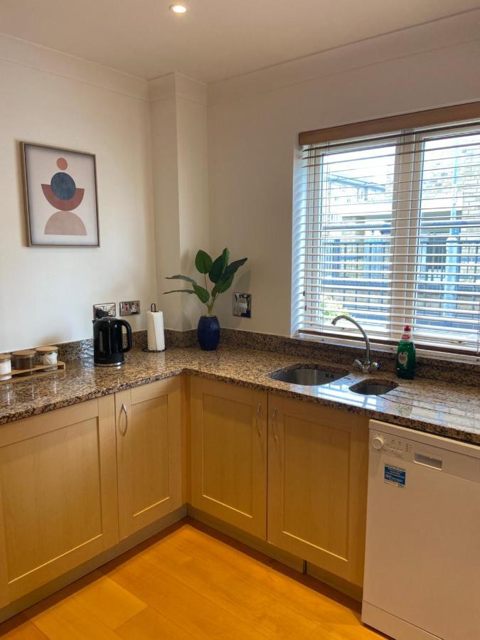 2 Bedroom, 2 Bathroom Apartment With Free Parking In A Great Location 剑桥 外观 照片