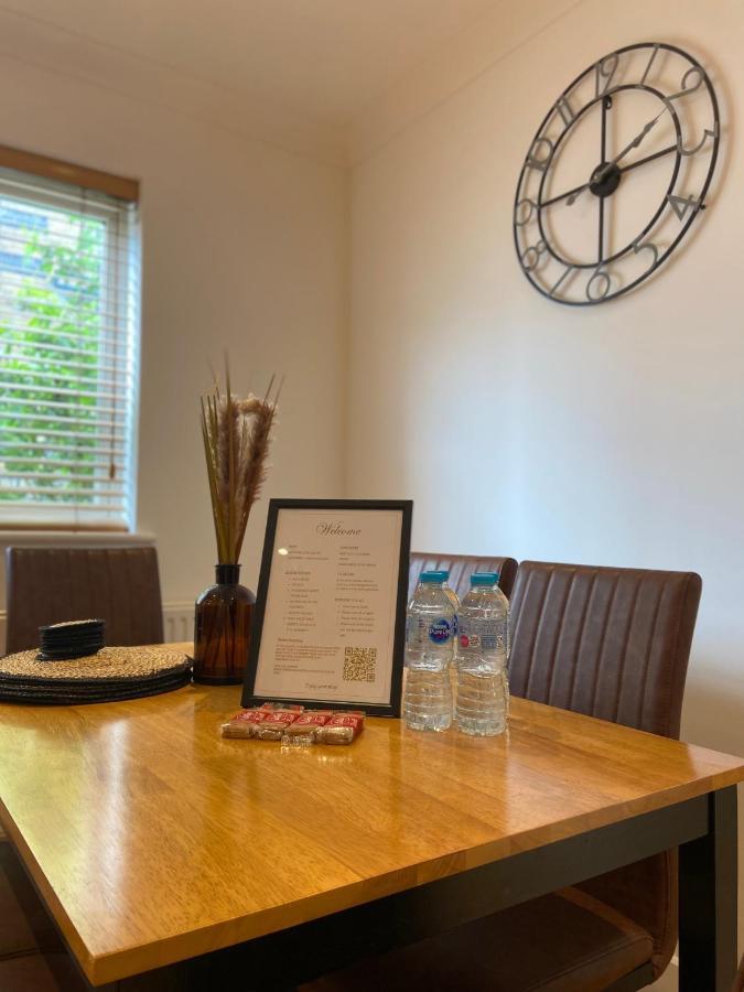 2 Bedroom, 2 Bathroom Apartment With Free Parking In A Great Location 剑桥 外观 照片