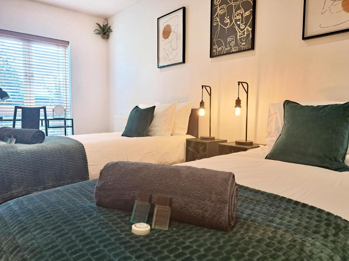 2 Bedroom, 2 Bathroom Apartment With Free Parking In A Great Location 剑桥 外观 照片