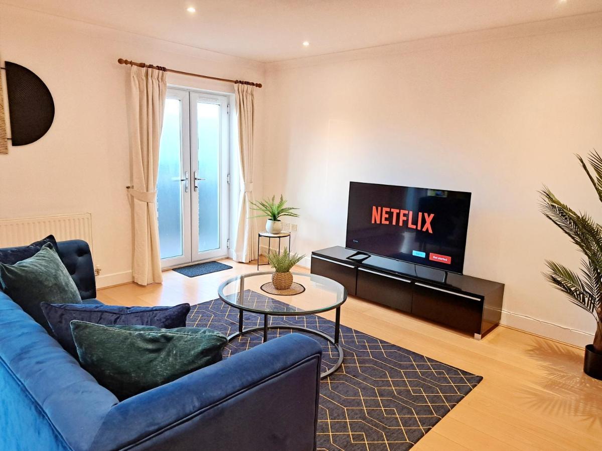 2 Bedroom, 2 Bathroom Apartment With Free Parking In A Great Location 剑桥 外观 照片
