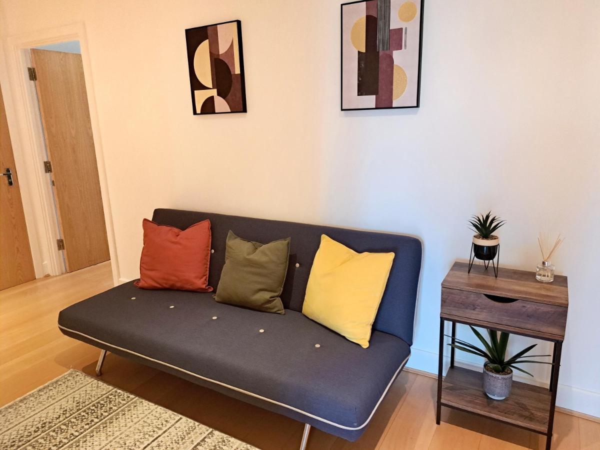 2 Bedroom, 2 Bathroom Apartment With Free Parking In A Great Location 剑桥 外观 照片