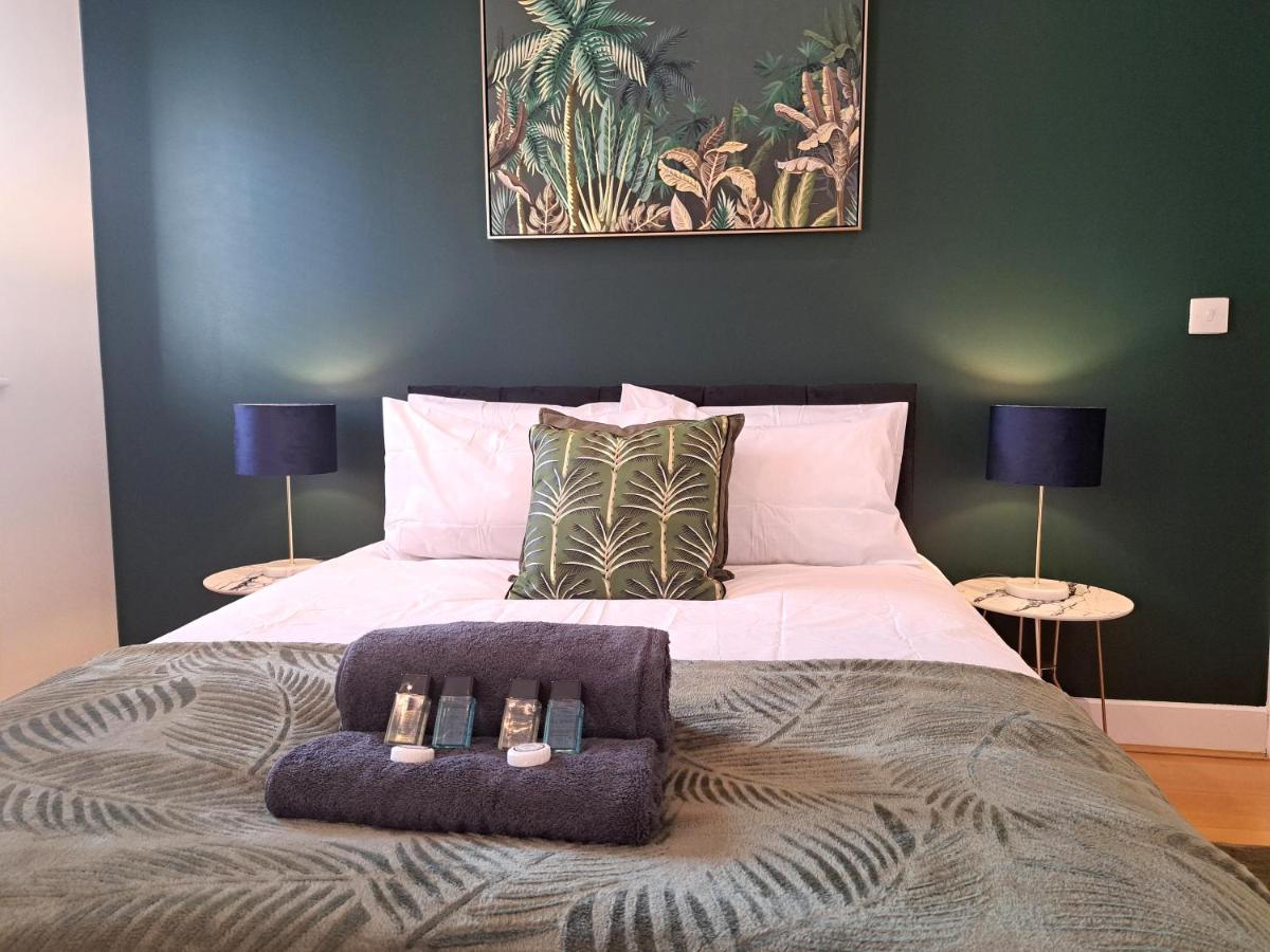2 Bedroom, 2 Bathroom Apartment With Free Parking In A Great Location 剑桥 外观 照片