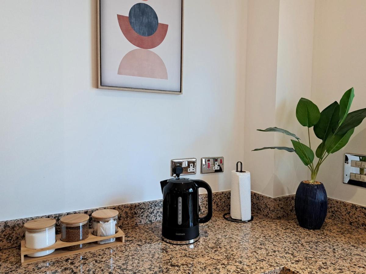 2 Bedroom, 2 Bathroom Apartment With Free Parking In A Great Location 剑桥 外观 照片